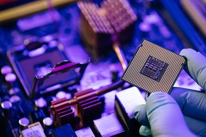 Lietuvos puslaidininkių įmonė nebeatlaiko Kinijos spaudimo – atleis penktadalį darbuotojų