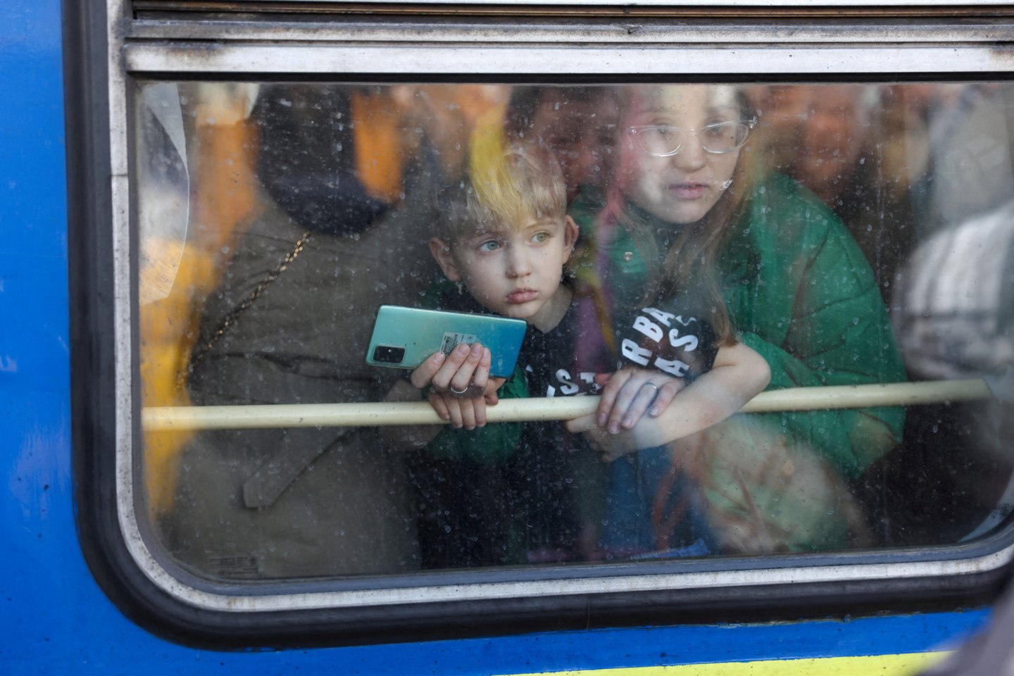 Žmonės evakuacijos traukiniuose.<br>Reuters/Scanpix nuotr.