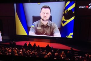 V. Zelenskis vaizdo ryšiu kreipėsi per Kanų kino festivalio atidarymo ceremoniją