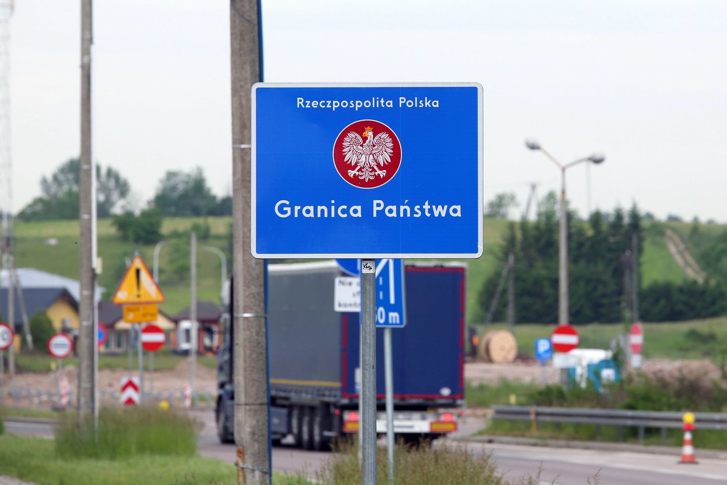 Baltijos šalys savo draudimo bendrovėms patarė neišduoti piliečiams žaliųjų kortelių, skirtų į Rusiją ir Baltarusiją vykstančioms transporto priemonėms.<br>M.Patašiaus nuotr.