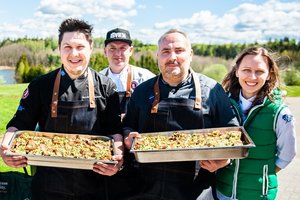 Virtuvės šefai dalijosi idėjomis vasaros sezonui: nuo keptos ėrienos iki pyragėlių