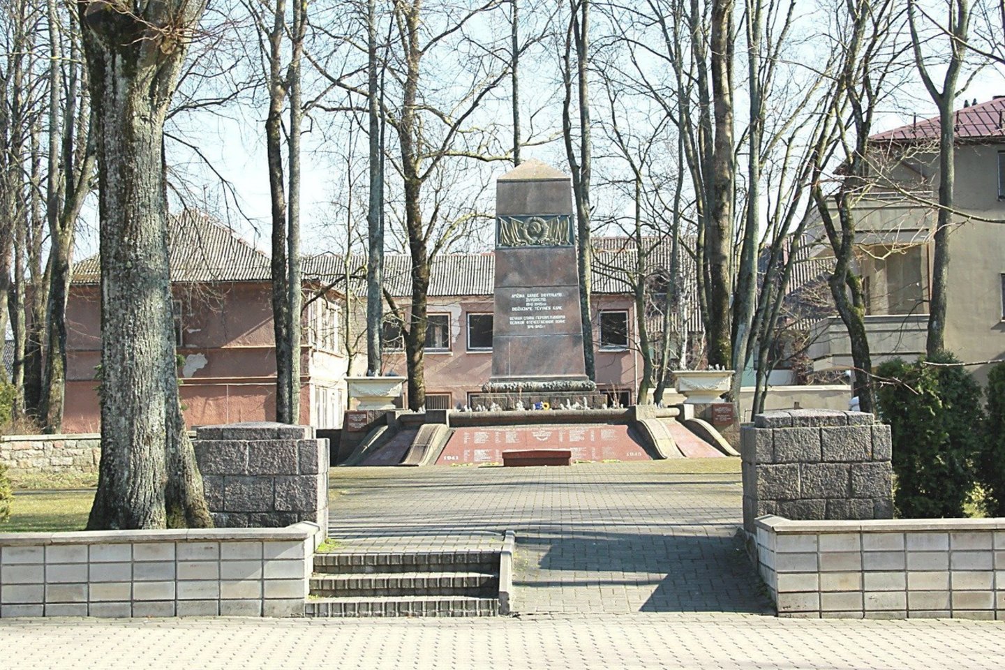 Sovietų karių kapinės Palangoje jau beveik 30 metų yra įtrauktos į Lietuvos Respublikos kultūros vertybių registrą.<br>E.Kazlaučiūnaitės nuotr.