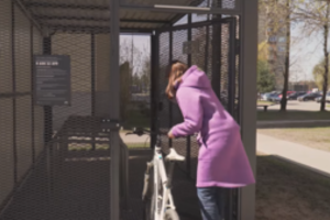 Tauragėje miestiečiams atidarytos nemokamos dviračių saugyklos