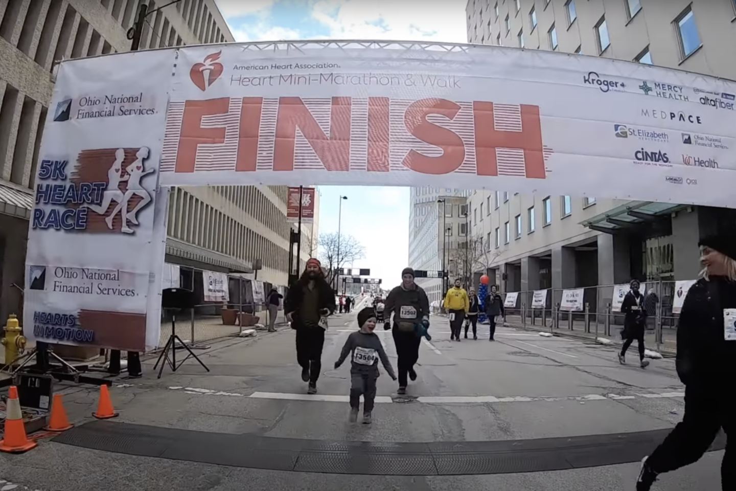 Šešerių metų Rainieris įveikė maratoną kartu su šeima.<br>„Fight For Together“ nuotr.