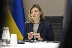 Vyšyvanka pasipuošusi Olena Zelenska pasidalijo jautriu įrašu: sekėjai negailėjo komplimentų