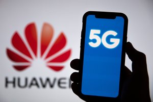 Kanada uždraudė 5G tinklams naudoti Kinijos „Huawei“ įrangą