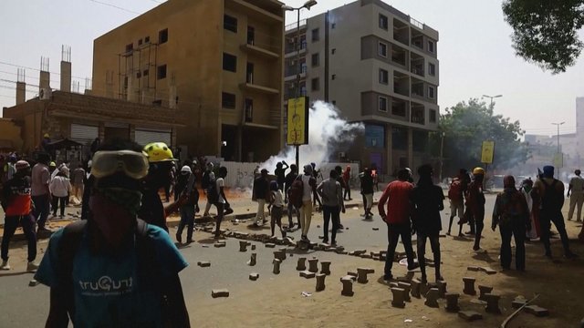 Sudane jau septintą mėnesį nerimsta demonstracijos: protestuojama prieš karinį perversmą