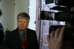 Iš pirmo žvilgsnio taikus ministras ir toliau rodo ūmų būdą – užsipuolė liežuvio nenulaikiusį viceministrą