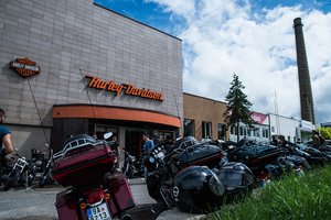 „Harley-Davidson“ dėl tiekimo grandinių problemos dviem savaitėms sustabdė gamyklas