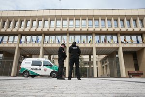 Po dviejų išpuolių prie Seimo per savaitę – planai saugoti nuo taranavimo