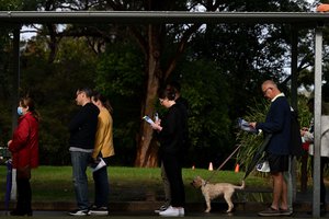 Svarbiausi Australijos rinkimų kovos klausimai: nuo infliacijos iki krūmynų gaisrų