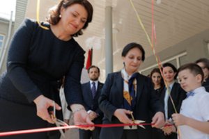 D. Nausėdienė Armėnijoje perdavė paramą ligonei, aptarė švietimo klausimus