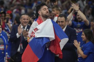 Nečempioniškas elgesys: po klausimo apie Ukrainą V. Micičius paliko spaudos konferencijos kambarį