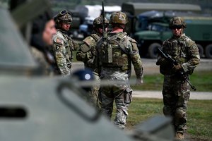 JAV svarsto galimybę siųsti specialiąsias pajėgas į Ukrainą saugoti šalies ambasados