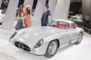 Senoviniai automobiliai brangsta kaip ant mielių: itin slaptame aukcione parduotas „300 SLR Uhlenhaut Coupe“ 