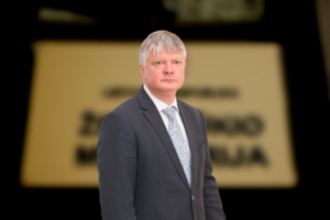 Ministrui K. Navickui – dar vienas dūris į nugarą: už akių jau šaiposi net ir jį delegavę konservatoriai