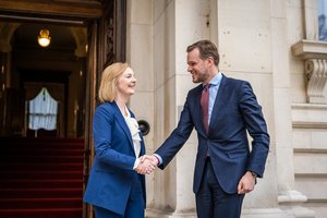 Lietuva buria šalių koaliciją Ukrainos grūdams saugiai išplukdyti, jau sulaukė britų paramos