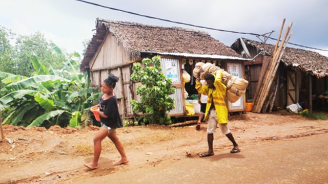 Skurdo ir bado siaubiamas Madagaskaras: lrytas.lt žurnalistė užfiksavo gyvenimo sąlygų vaizdus