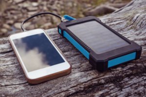 Viskas, ką reikia žinoti apie nešiojamus įkroviklius su saulės baterija