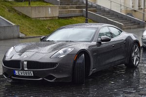 Praeitais metais elektromobilių pardavimai augo, tačiau nerimą kelia žaliavų trūkumas