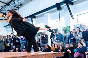 Naująją Vilnią sužavėjo šiuolaikinio šokio instaliacijos