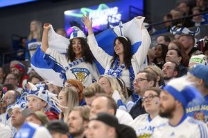 Pasaulio ledo ritulio čempionate paaiškėjo ketvirtfinalio poros: grupių laimėtojai dar nieko nelaimėjo