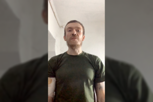 „Azov“ bataliono vado žmoną pasiekė žinia nuo Rusijos pajėgų nelaisvėje esančio vyro