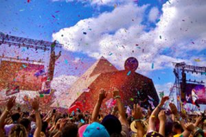 Artėjantys karščiausi muzikos festivaliai: kur vykti šią vasarą ir kaip nelikti be ryšio?