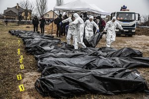 Iš Ukrainos grįžo pirmoji karo nusikaltimų tyrime dalyvavusi pareigūnų grupė