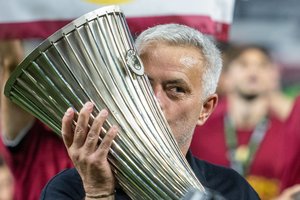 Dar vieną karūną ant galvos užsidėjęs J. Mourinho: „Išėjome ne dirbti, o rašyti istorijos – tą ir padarėme“