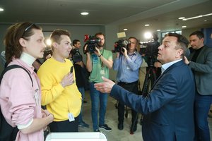 P. Gražulis necenzūriniais žodžiais Seime išplūdo ir pravirkdė LGBT atstovus