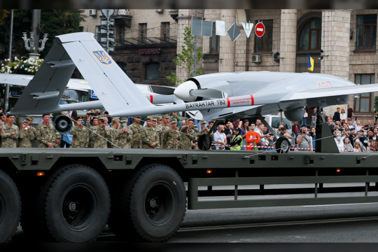  Dronas „Bayraktar TB2“ per Ukrainos Nepriklausomybės dienos karinio parado repeticiją Kijevo centre, 2021 m.