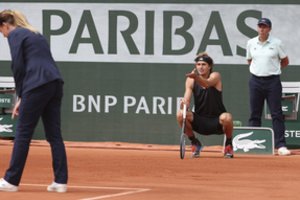 Po sunkiai iškovotos pergalės A. Zverevas liko nepatenkintas žurnalisto veiksmais: „Ar gali bent pažvelgti į mane, kol atsakysiu?“