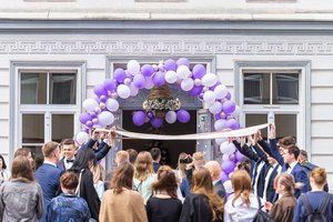 Paskutinį skambutį švenčiančius abiturientus kviečia likti Panevėžyje