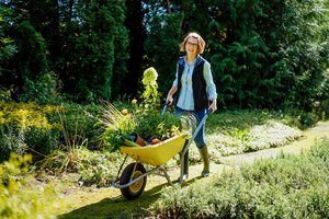 Tinklaraščio „Geltonas Karutis“ autorė Lina ir Kakė Makė vaikus kviečia tapti sodo detektyvais