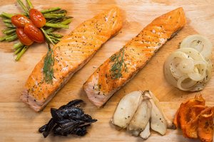 Grilyje kepta lašiša – tobuli pietūs tiems, kurie nenori ilgai trepsėti virtuvėje