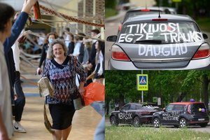 Vilniaus Žvėryno gimnazijoje – paskutinio skambučio šventė: abiturientai išradingai puošė tėvų automobilius