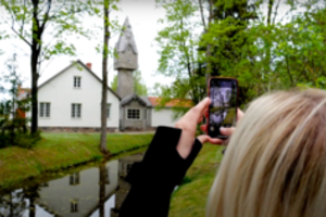 Burbiškio dvaras: ką be tulpių jūros ten dar atrado nuvykusi kompanija