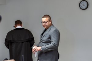 Garsius Lietuvos žmones apmulkinęs Seimo nario sūnus nesupranta, kodėl jie patikėjo juo