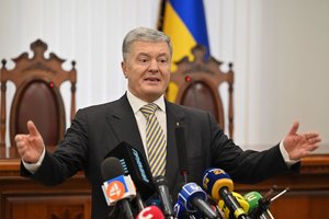 Buvęs Ukrainos prezidentas P. Porošenka pranešė, kad jam buvo neleista išvykti iš šalies