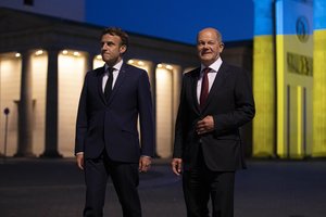 O. Scholzas ir E. Macronas paragino V. Putiną surengti tiesiogines derybas su V. Zelenskiu