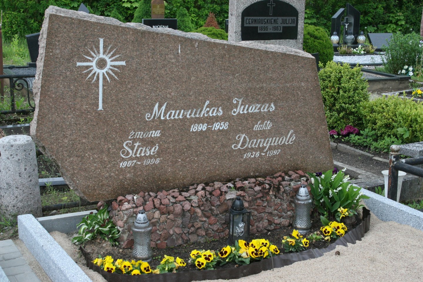  Paskutiniojo Marijampolės burmistro J.Mauruko šeima palaidota miesto senosiose kapinėse<br> L.Juodzevičienės nuotr.