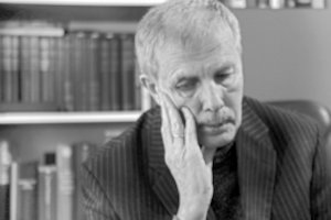 Mirė žurnalistas ir rašytojas Laimonas Tapinas