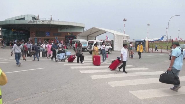 Nepalo kalnuose dingo lėktuvas: orlaivis skraidino 22 žmones