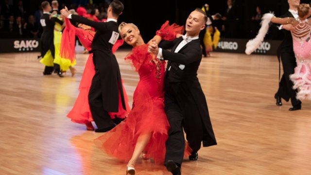 Europos standartinių šokių čempionate – lietuvių triumfas: pora antrą kartą tapo pasaulio nugalėtojais