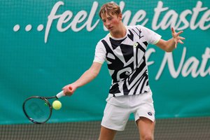 Su amerikiečiu nesunkiai susitvarkęs E. Butvilas sėkmingai pradėjo jaunimo „Roland Garros“ čempionatą