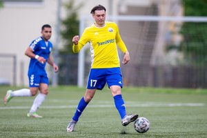 Siaubinga nelaimė Antroje lygoje – ant galvos nukritęs futbolininkas liko paralyžiuotas