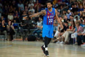 Dramatišką pergalę po metimo su sirena iškovojusi „Barcelona“ žengė į pusfinalį