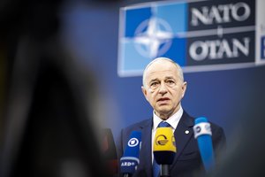 NATO vadovo pavaduotojas apie stiprėjančią aljanso poziciją Rytuose ir Ukrainos pergalę: tai nuspręs V. Zelenskis ir jo Vyriausybė