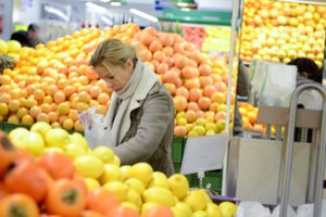 Infliacijos šuoliai jau stebina net ekonomistus: ypač neramu dėl liepos